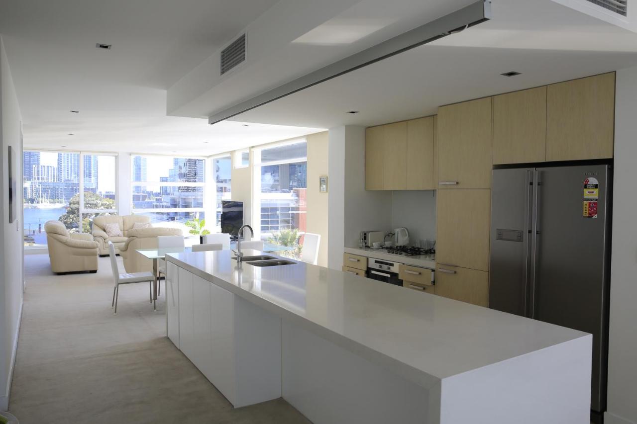 Docklands Luxury Penthouse Right Above the District in Docklands