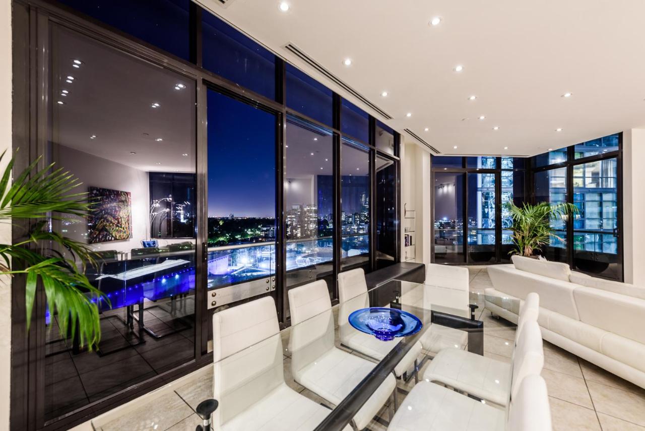 Exclusive Stays Gallery Penthouse in Southbank
