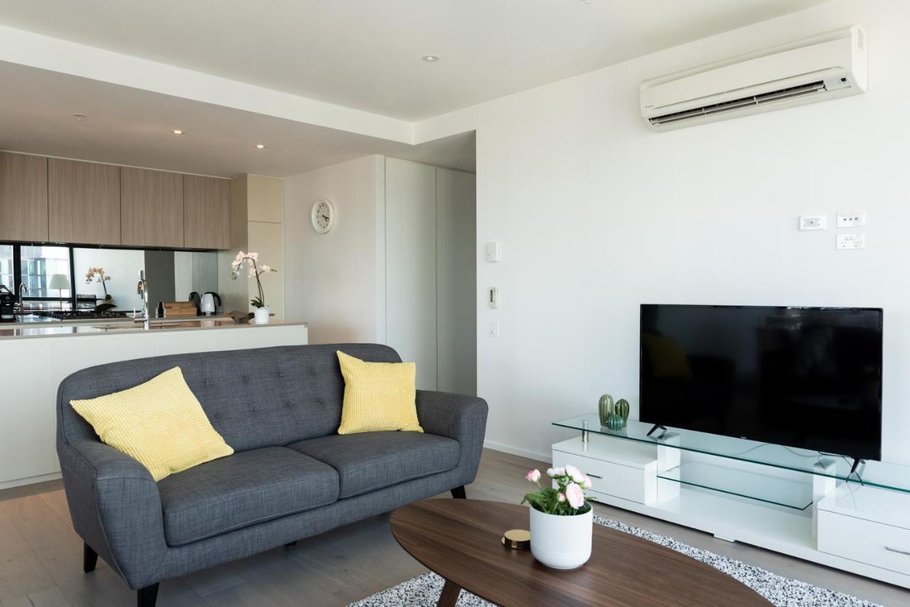 Melbourne Private Apartments — Collins Street Waterfront in Docklands