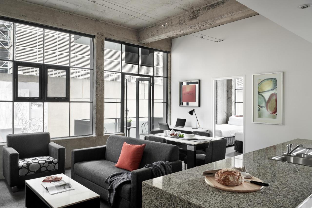 Three-Bedroom Apartment — Punthill Manhattan in Melbourne CBD
