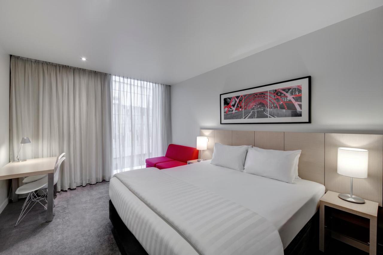 Corner King or Twin Room — Travelodge Melbourne Docklands in Docklands