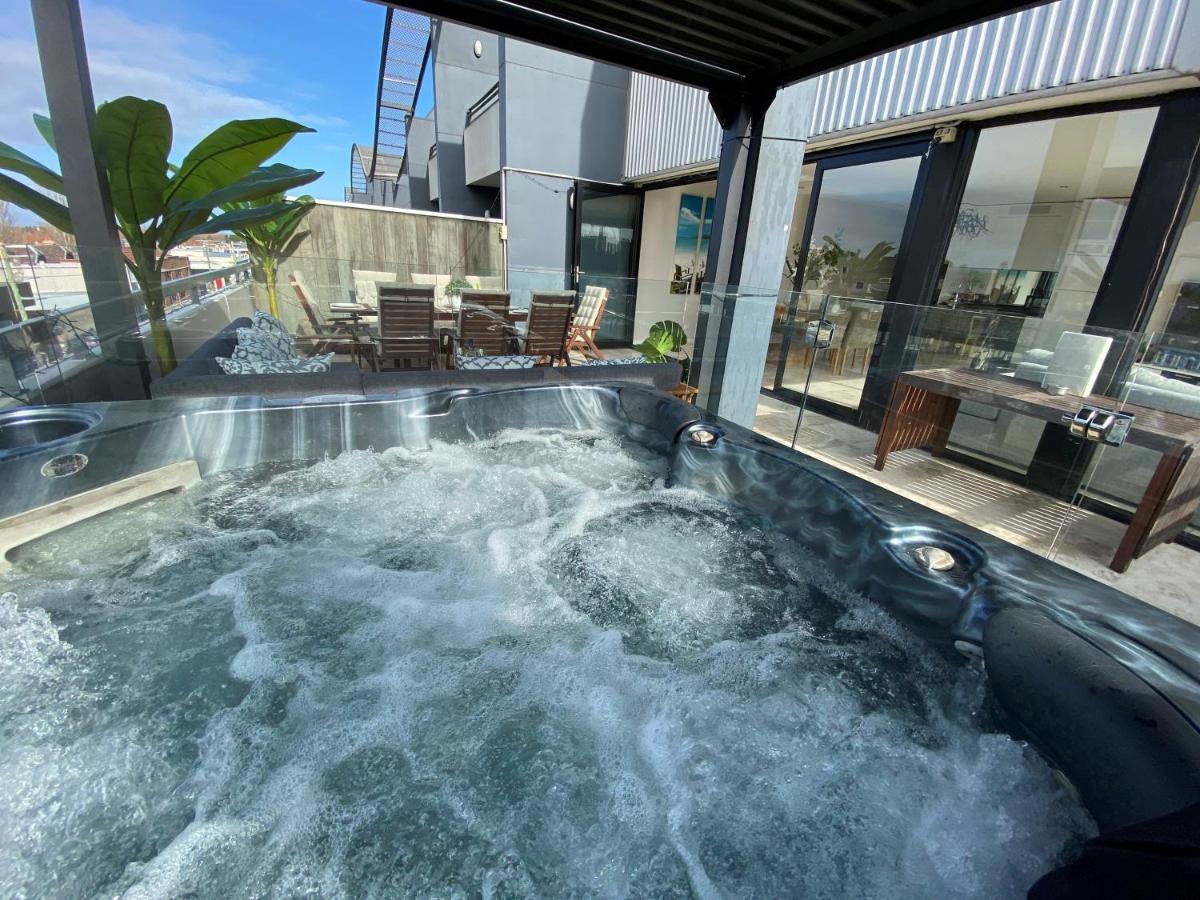 Luxurious Penthouse Oasis with Spa interior