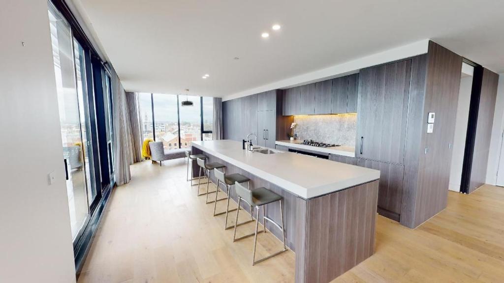 Luxury Penthouse with Astonishing Bay and City Views